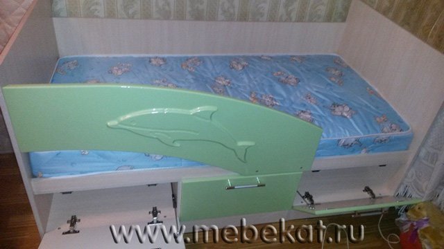 Кровать Дельфин 1,6 м, салатовый глянец