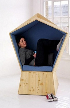 Обзор кресла-кровати для покупки Вы найдете на страницах нашего сайта в интернет-магазине Мебелька.
